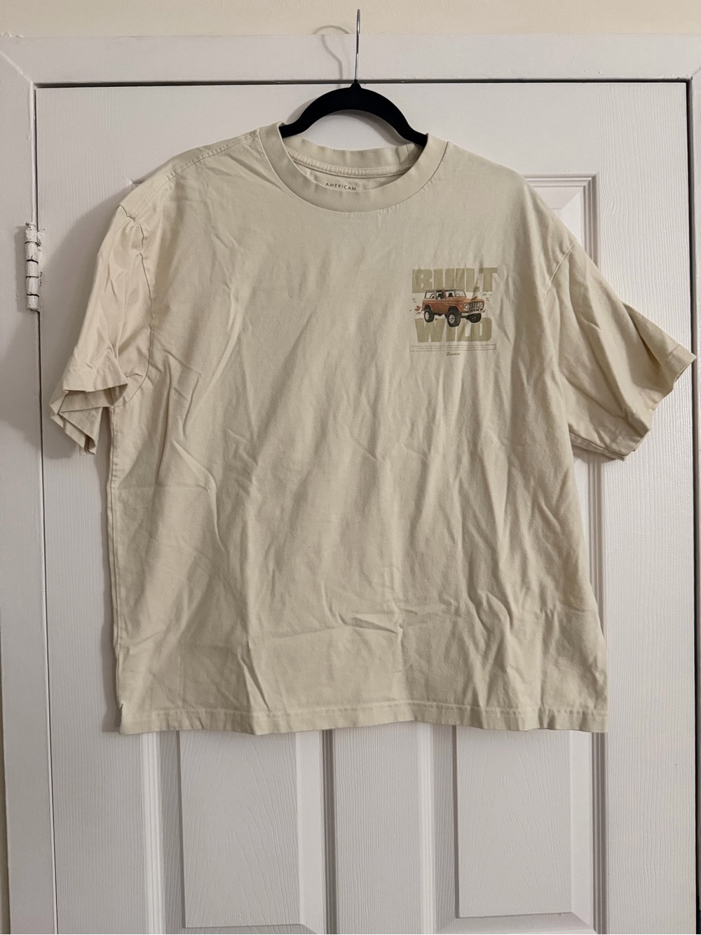 American Eagle Cream Short Sleeve Bronco Graphic Tee